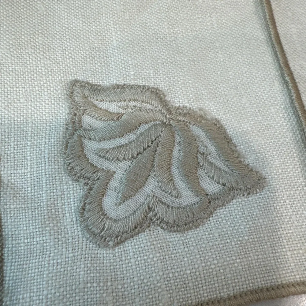 6 Vintage Linen Napkins ‎ Tone on Tone Embroidered Floral Tulip Farmhouse table